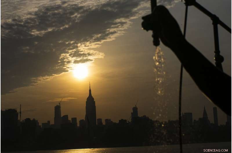 Heat and Humidity Grip Eastern U.S. as Weekend Persists