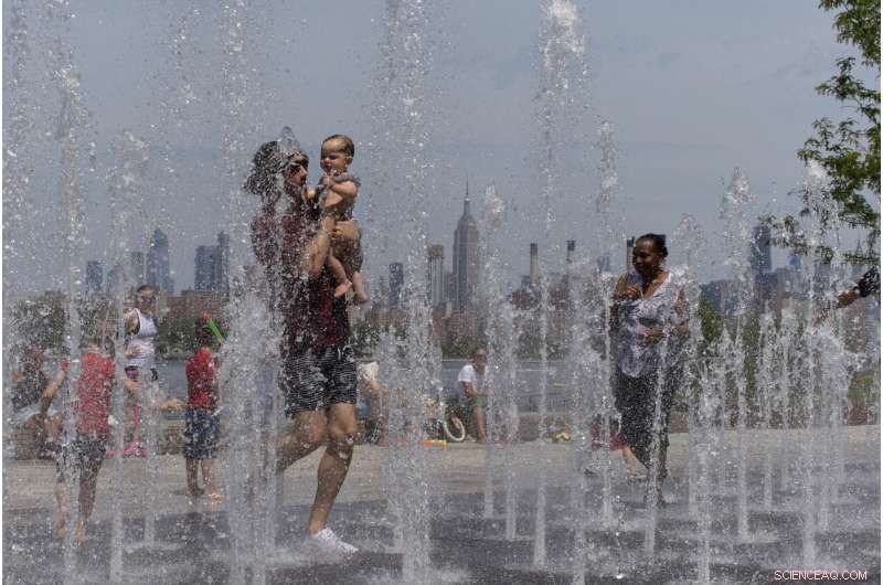 Heat and Humidity Grip Eastern U.S. as Weekend Persists