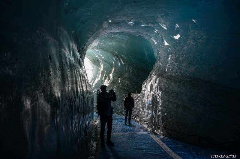 Alpine Glaciers Shrink, Rockfalls Rise—Clear Evidence of Climate Change