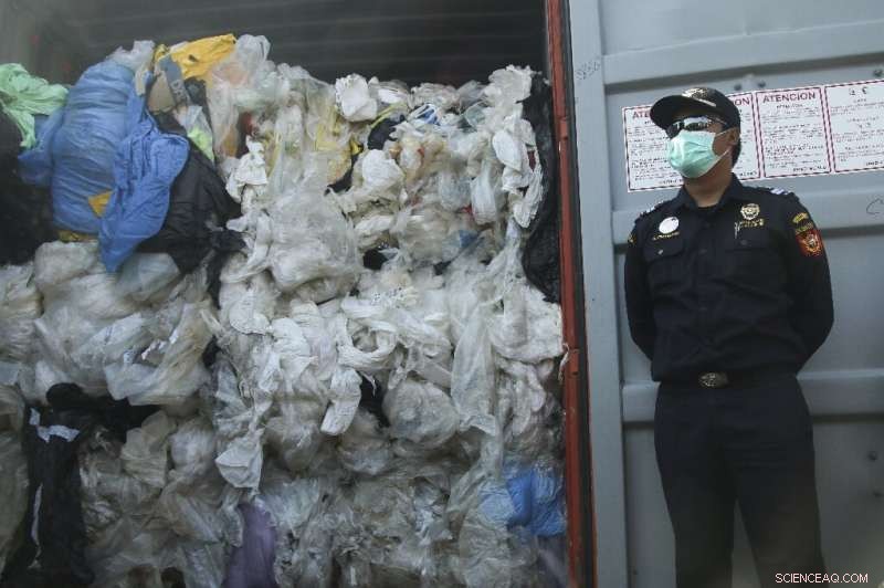Indonesia Returns 7 Illicit Waste Containers to France and Hong Kong