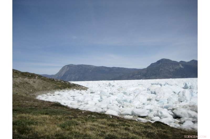 Heat Wave Drives Record-Scale Ice Melt in Greenland
