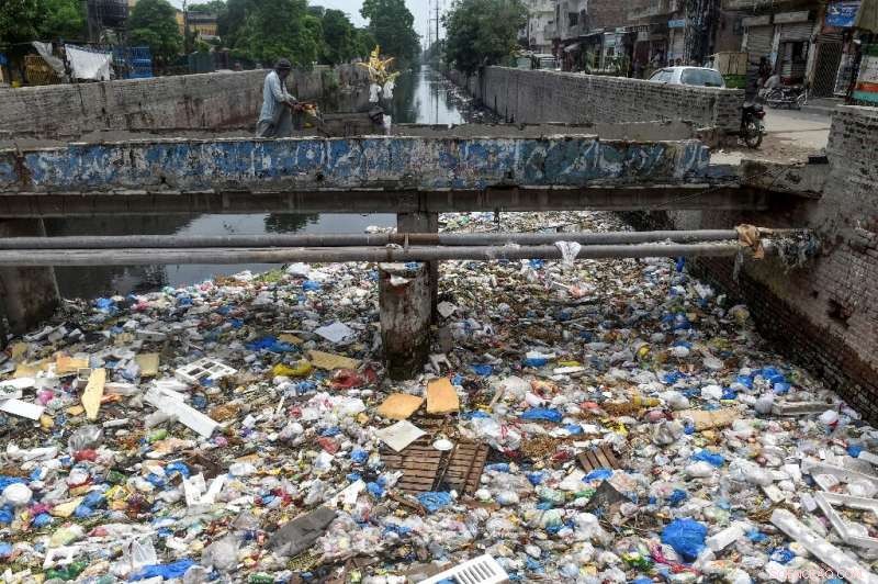 Pakistan’s Plastic Crisis: The Hidden Cost of a Toxic Love Affair