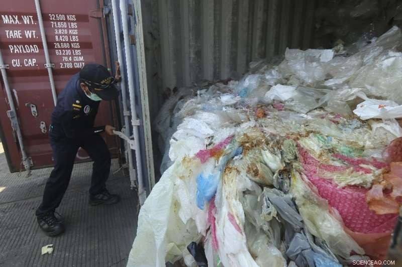 Indonesia Sends Back Tons of Australian Waste, Bolstering Global Recycling
