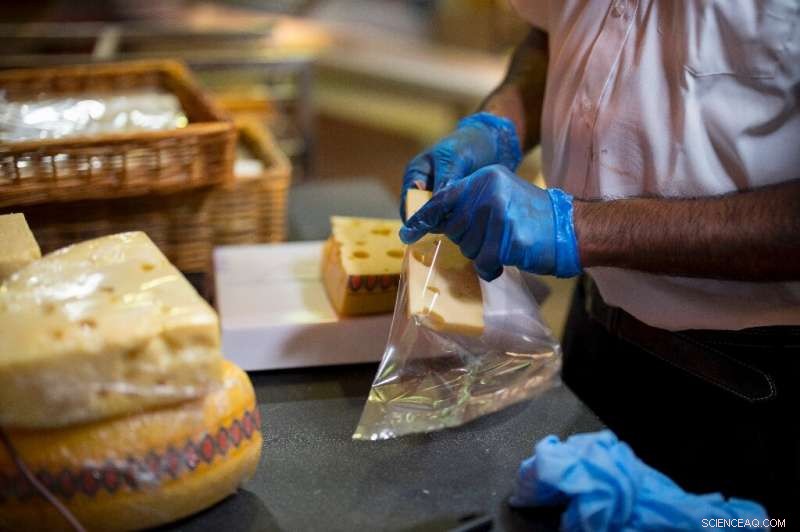 UK Supermarkets Launch Plastic-Free Zones in Move Toward Sustainable Retail