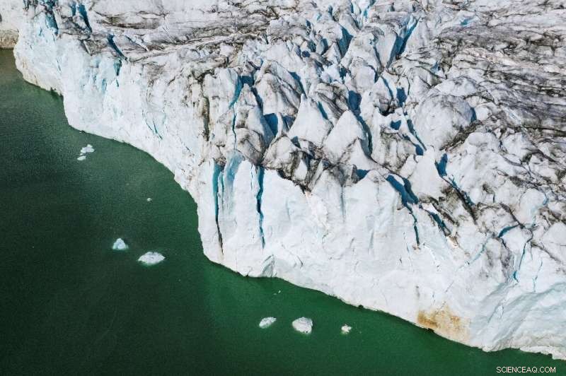 NASA Aerial Survey Reveals Accelerating Melting of Greenland s Glaciers