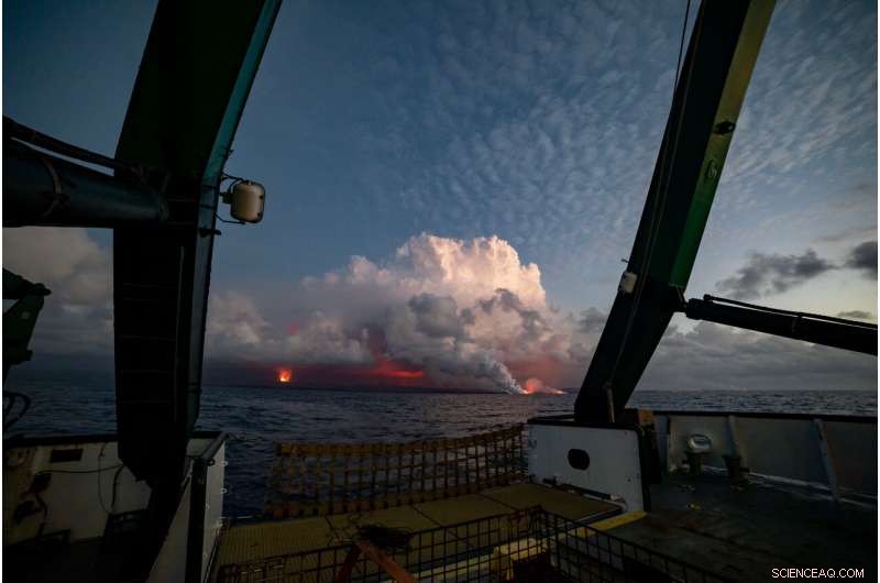 Kīlauea Lava Sparks Robust Phytoplankton Bloom Along Hawaii Island