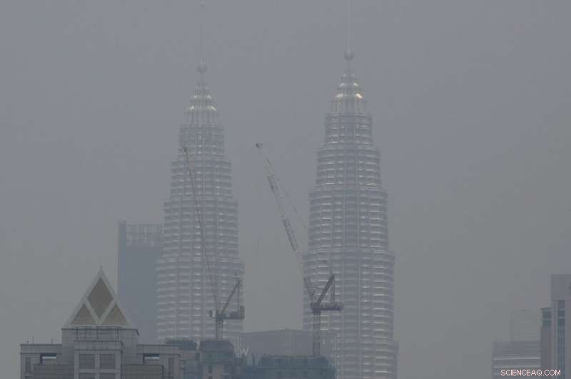 Indonesian Forest Fires Shut Hundreds of Schools Amid Toxic Smog