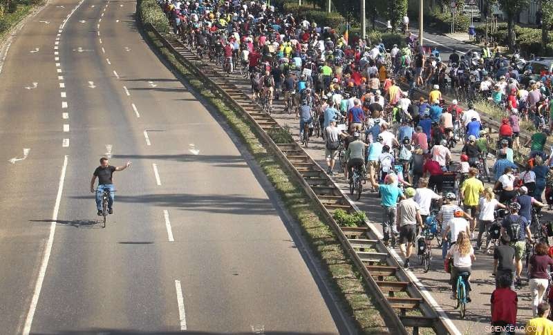 Frankfurt Protesters Rally Against German Automotive Industry Over Dieselgate Fallout