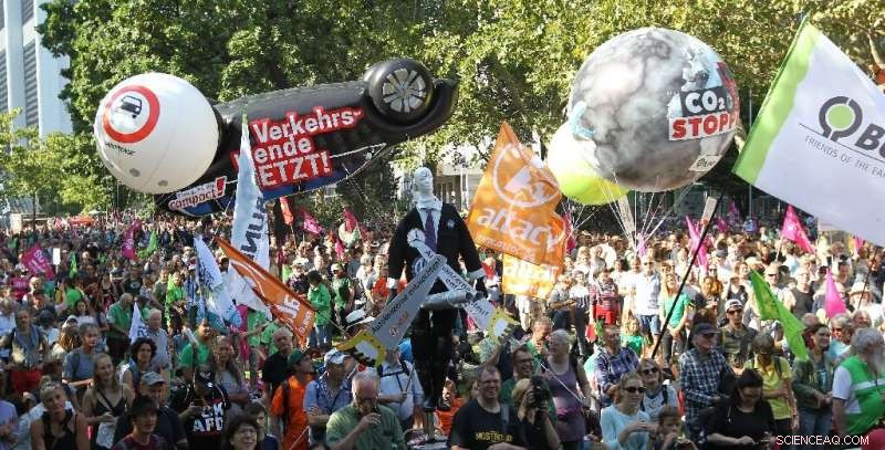 Frankfurt Protesters Rally Against German Automotive Industry Over Dieselgate Fallout