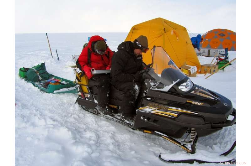 Expanding Greenland Ice Slabs Amplify Oceanic Meltwater Runoff