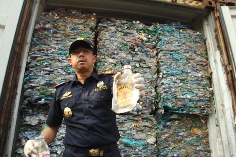 Indonesia Returns Hundreds of Contaminated Waste Containers to the West