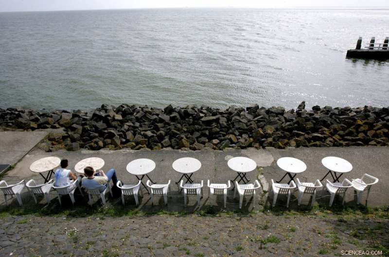Netherlands Strengthens Major Dike to Combat Rising Seas and Climate Change