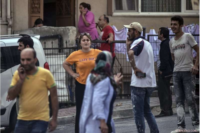 5.8‑Magnitude Earthquake Hits Istanbul; Eight People Slightly Injured