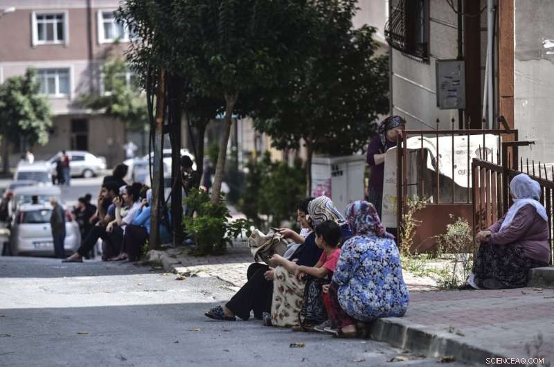 5.8‑Magnitude Earthquake Hits Istanbul; Eight People Slightly Injured