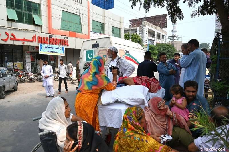 Shallow Tremor Shakes Residents in Pakistan s Quake-affected Region