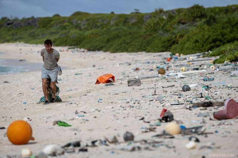 Study Links Ocean Plastic Pollution to Maritime Shipping