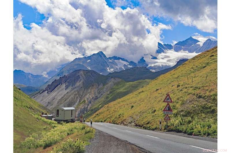 Community Irrigation Systems Amplify Earthquake‑Triggered Landslides in Indonesia