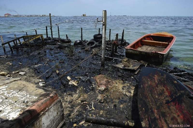 Lake Maracaibo Faces Ongoing Black Tide Pollution from Crude Oil Spills