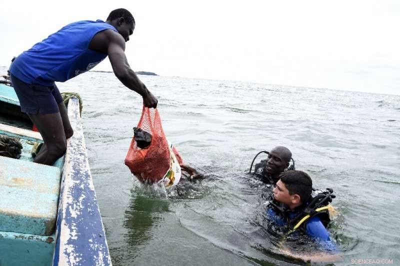 Amateur Divers Clean Up Senegal’s Ocean Plastic Crisis