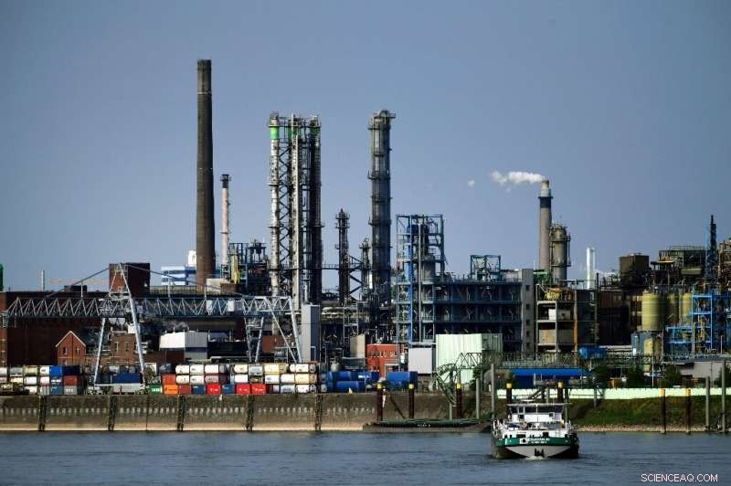 German Chemical Industry Charts High-Cost Path to Carbon Neutrality by 2050