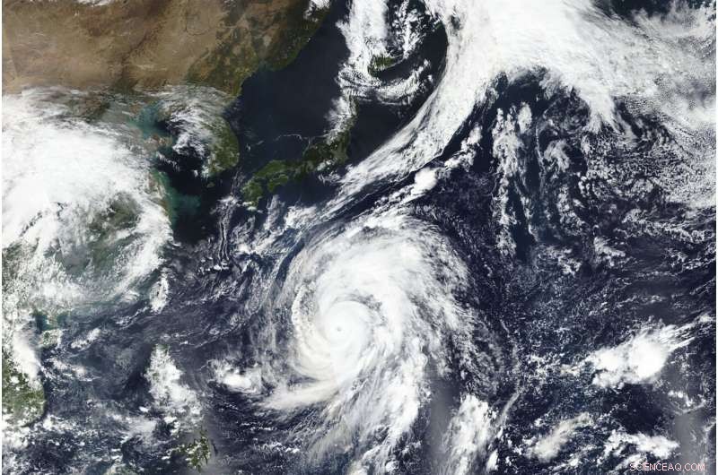 Super Typhoon Heads Toward Japan s Main Island, Forecasts Heavy Rainfall