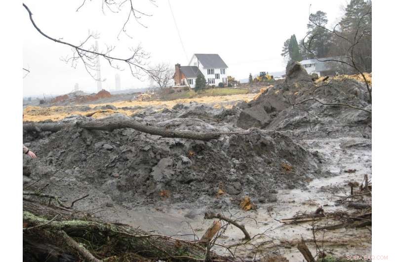 Using Lead Isotopes to Trace Coal Ash Contamination: A New Environmental Tool