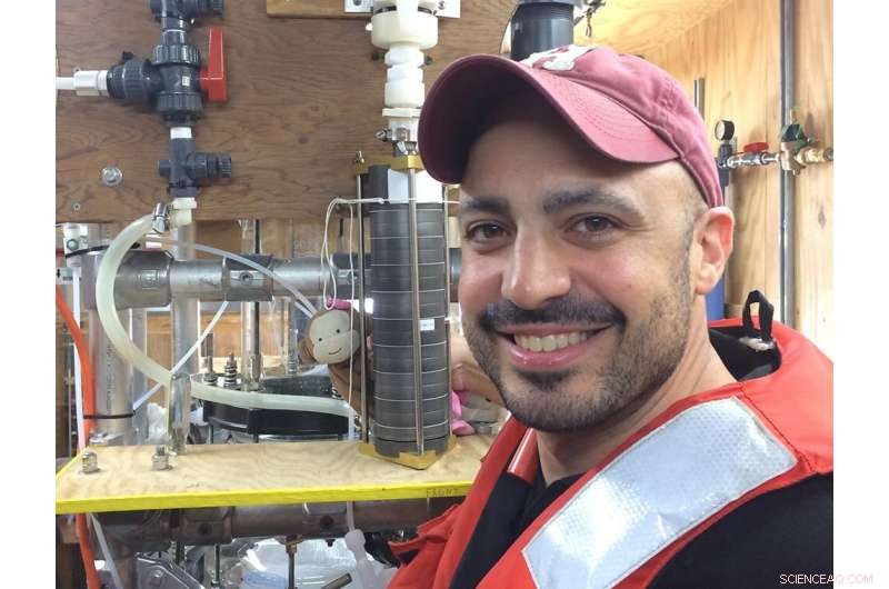 Breaking Waves Transport Ancient Organic Molecules into the Atmosphere