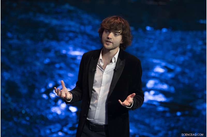 Dutch Inventor Unveils Groundbreaking Device to Capture River Plastic