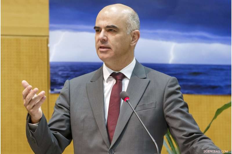 Swiss Ministers Alarmed by Rapid Glacier Loss Amid UN s Mountain Conservation Focus