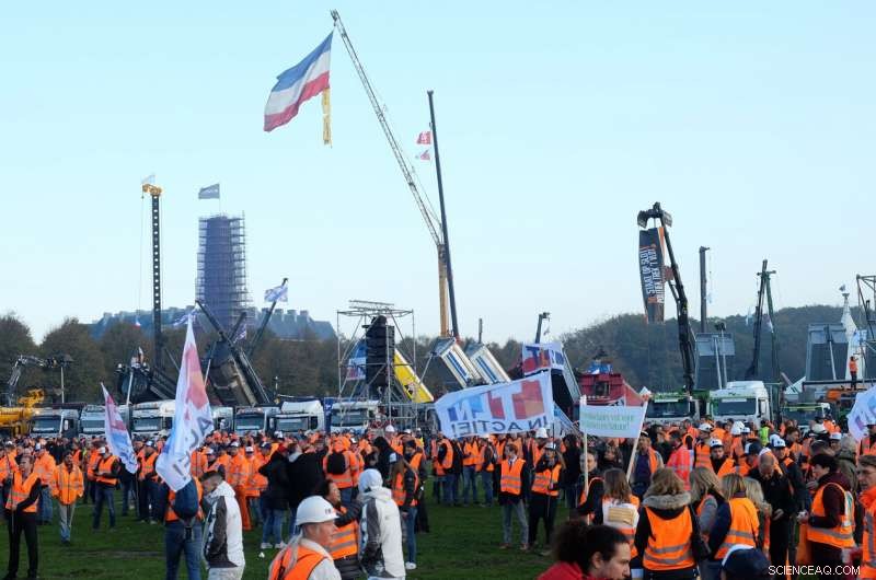 Dutch Construction Workers Protest New Environmental Regulations