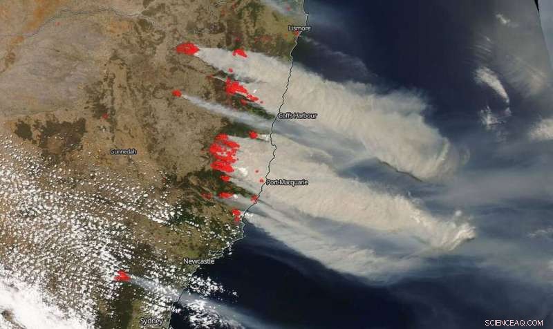 Australia s East Coast Bushfires Escalate Amid Severe Heatwave