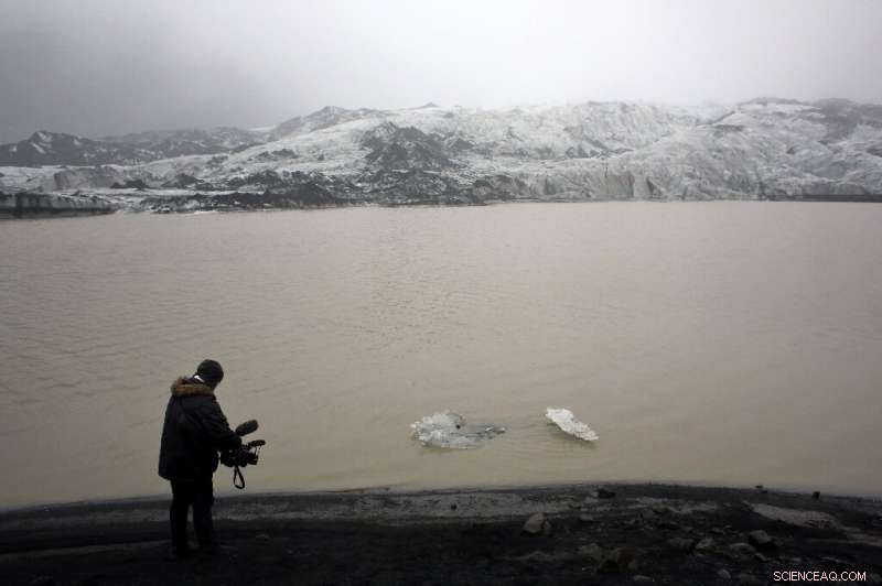 Icelandic Students Witness the Alarming Retreat of the Solheimajokull Glacier