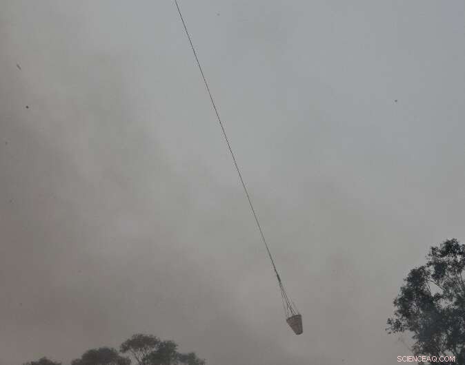 Australian Bushfire Trapped Residents Warned Late, Evacuation Delayed