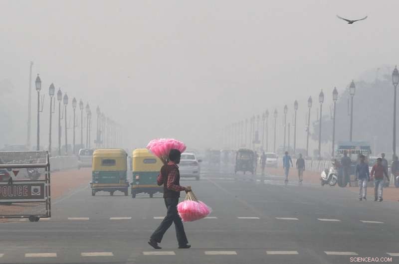 New Delhi Faces Severe Air Quality Crisis Amid Dense Haze