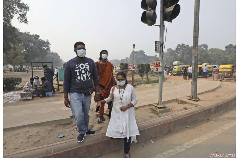 New Delhi Faces Severe Air Quality Crisis Amid Dense Haze