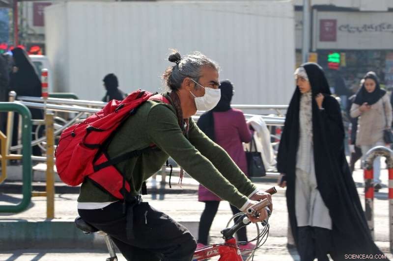 Tehran Closes Schools Amid Severe Air Pollution Crisis