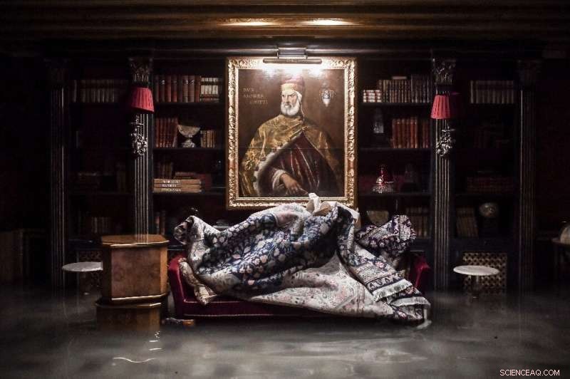 Venice Flooded by Record‑Breaking Tide: Tourists Struggle Amid Powerful Winds