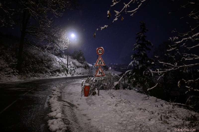 Heavy Snow in France: One Fatality, 300,000 Homes Lose Power