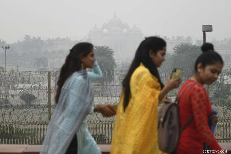 Delhi Suffers Toxic Smog Crisis as Millions Lack Protective Masks