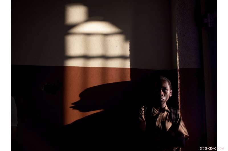 Rebuilding Jamaica s Coral Reefs: The Impact of Coral Gardeners