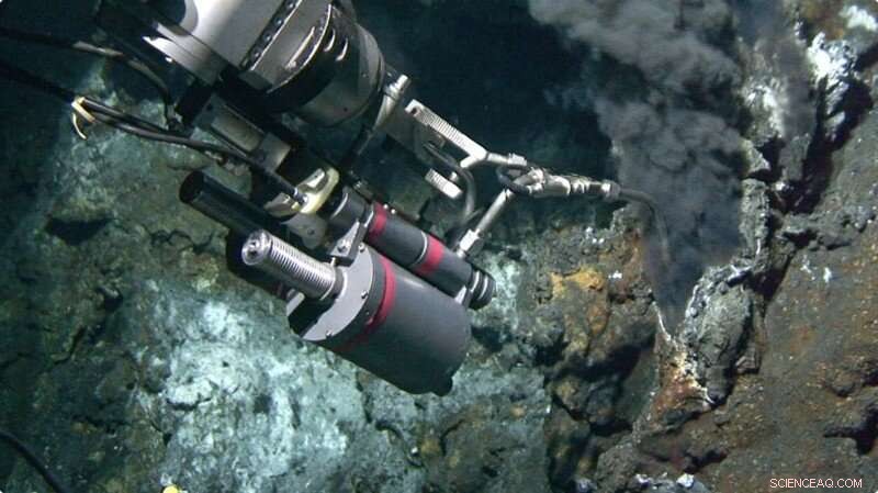 New Study Links Ancient Carbon and Graphite to Seafloor Hydrothermal Vent Activity
