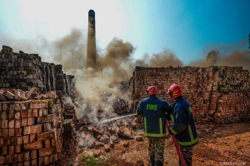 Bangladesh Dismantles Illegal Brick Kilns to Clean Dhaka s Toxic Smog