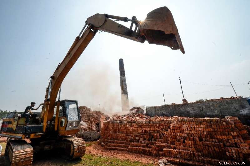 Bangladesh Dismantles Illegal Brick Kilns to Clean Dhaka s Toxic Smog