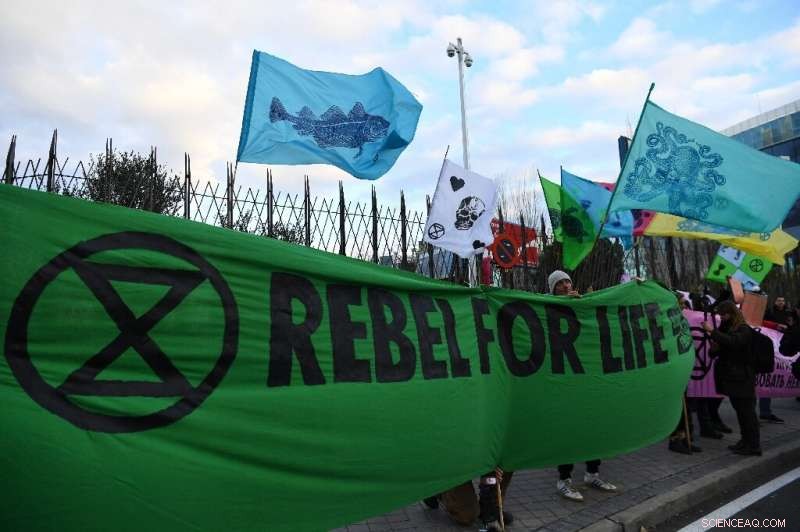 NGOs Accuse Fossil Fuel Companies of Undermining Climate Negotiations