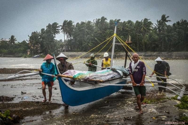 Typhoon Phanfone Strikes Central Philippines, Disrupting Christmas Travel for Thousands