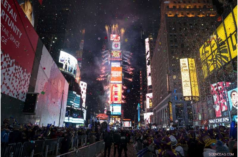 Science Educators and Students Shine on Times Square’s New Year s Eve Stage