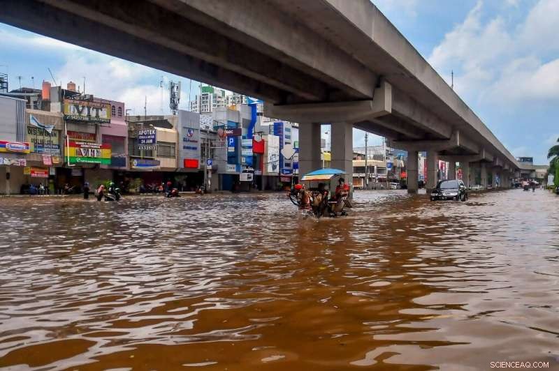 Nine Fatalities Reported as Jakarta Faces Record New Year Flooding – Update