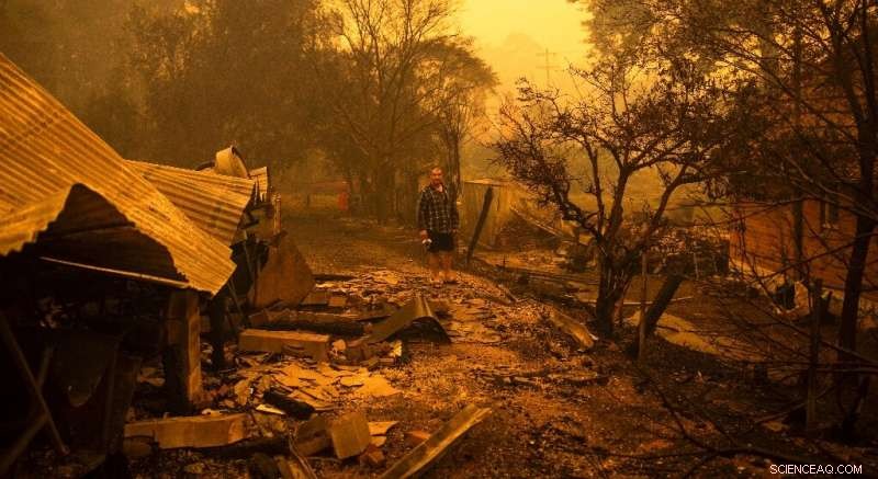 Australia Launches Massive Effort to Rescue Thousands Stranded by Bushfires