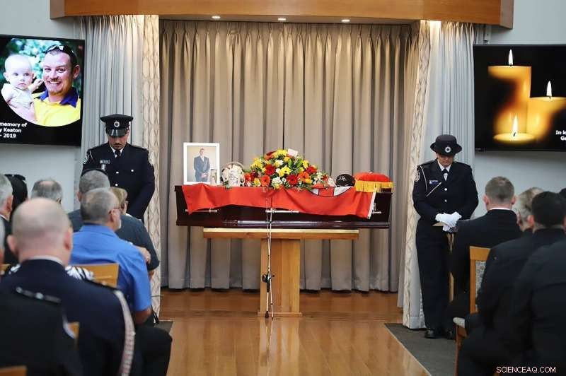 Renewed Fire Threat Drives Thousands to Seek Safety in Australian Cities