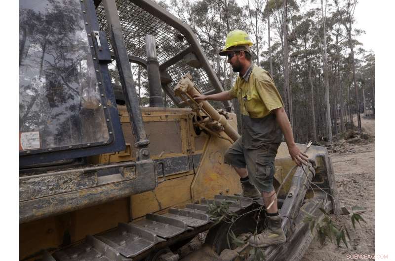 Australia Turns to Aggressive Tactics in Wildfire Battle